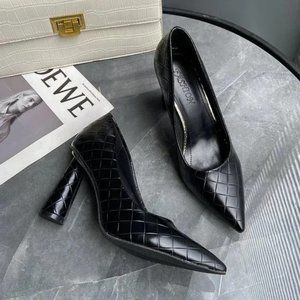 new pointed toe pumps women's round heel